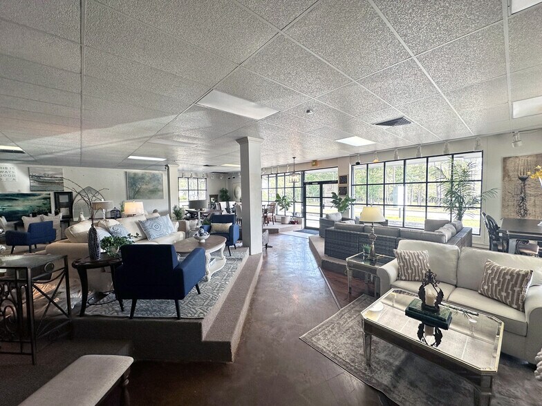 More Photos Of 602 Azalea Rd, Mobile Storefront For Sale