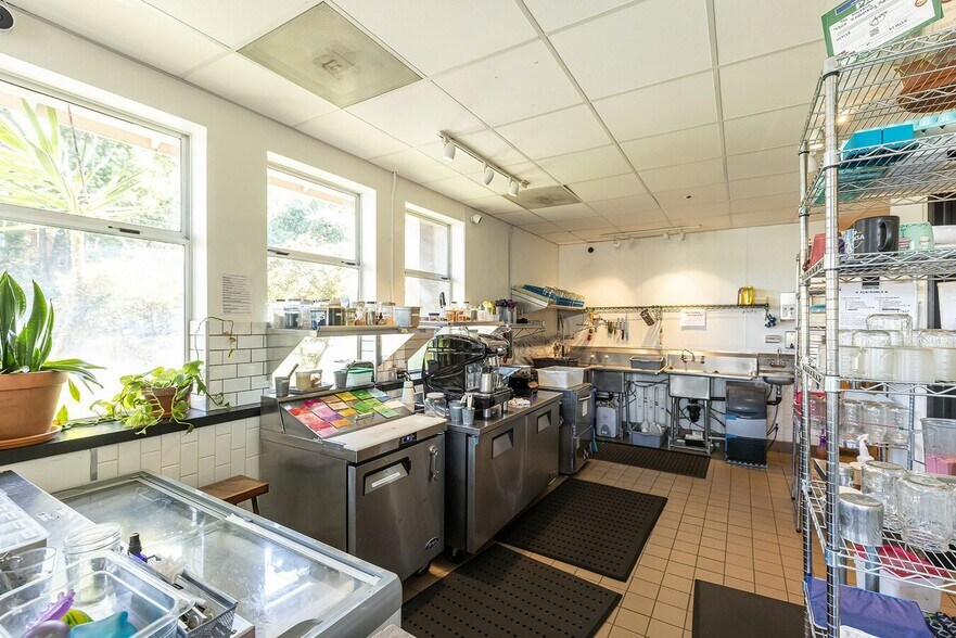 More Photos Of 7300 Healdsburg Ave, Sebastopol Office For Lease
