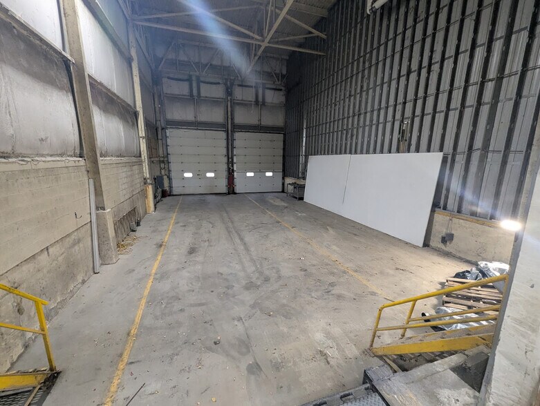 More Photos Of 2510 19th St SW, Mason City Manufacturing For Sale