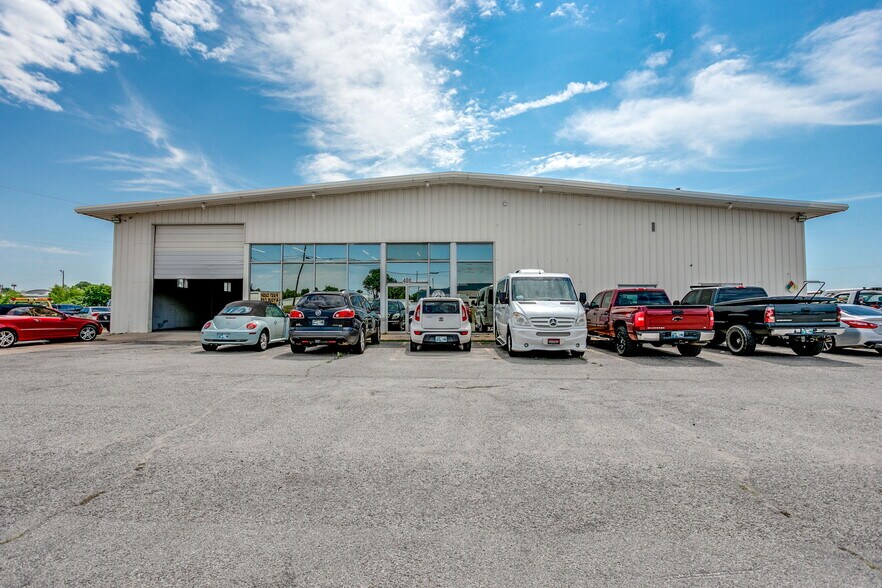 More Photos Of 400 N Macarthur Blvd, Oklahoma City Warehouse For Sale
