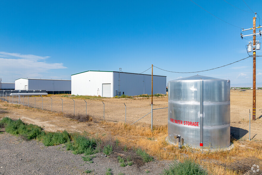 Primary Photo Of 6610 Cherry Ave, Bakersfield Warehouse For Sale