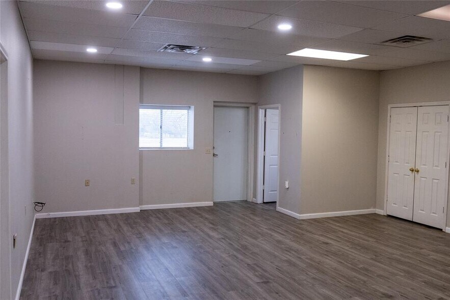 More Photos Of 6201 Acacia Dr, Leander Flex For Lease