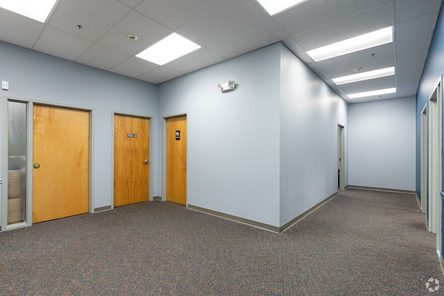 More Photos Of 754 Cincinnati Batavia Pike, Cincinnati Flex For Sale