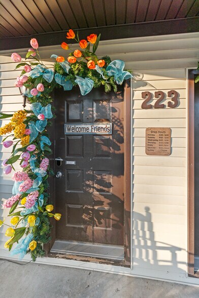 More Photos Of 223 Helm St, Elizabethtown General Retail For Sale