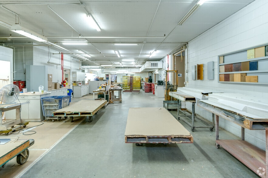 More Photos Of W139N9499 State Highway 145, Menomonee Falls Manufacturing For Sale