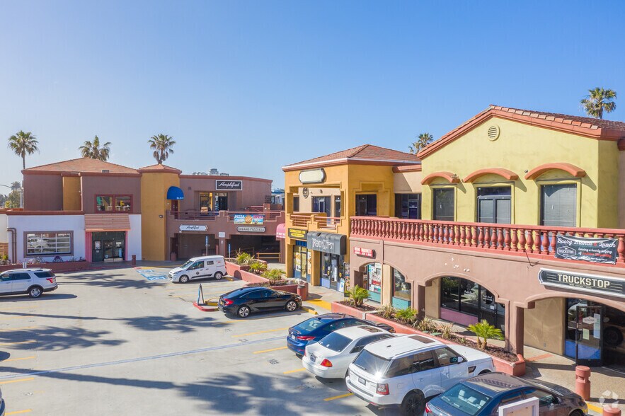 More Photos Of 4110-4190 Mission Blvd, San Diego Unknown For Lease