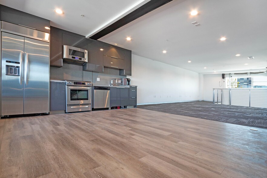 More Photos Of 215-237 California St, El Segundo Loft Creative Space For Lease