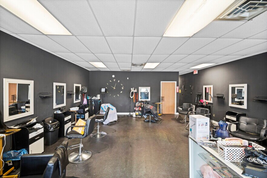 More Photos Of 7311-7321 N Teutonia Ave, Milwaukee Freestanding For Sale