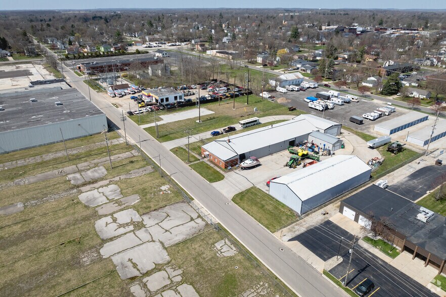 More Photos Of 223 E Patterson St, Tecumseh Warehouse For Sale