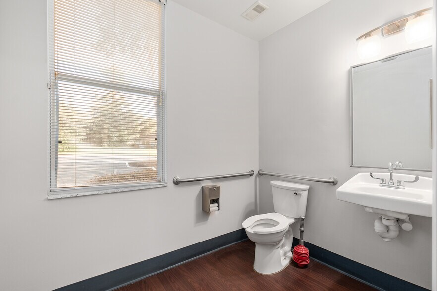 More Photos Of 1014 NW 57th St, Gainesville Medical For Lease