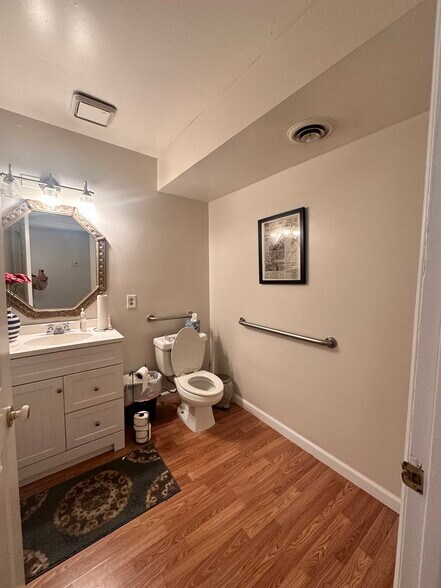 More Photos Of 1226 Lakeview Dr, Franklin Loft Creative Space For Sale