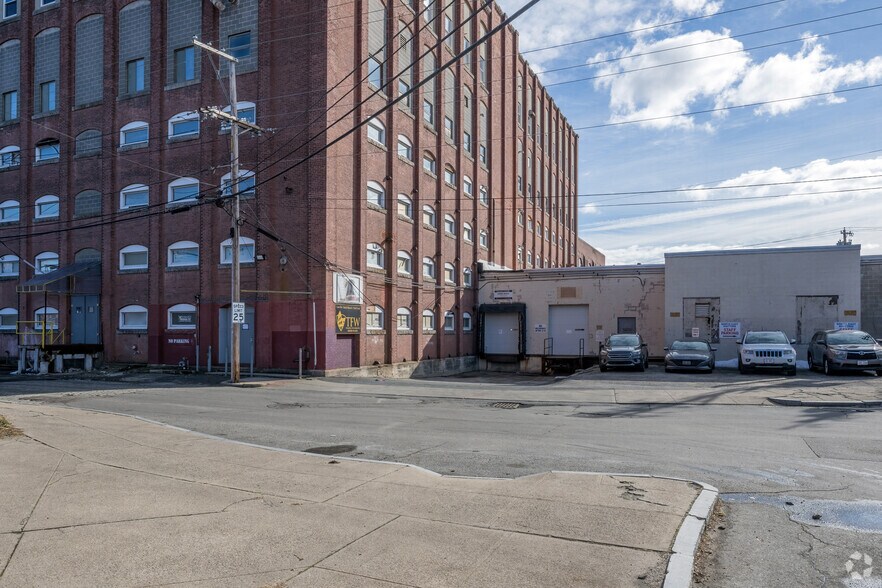 More Photos Of 209 Weeden St, Pawtucket Warehouse For Lease