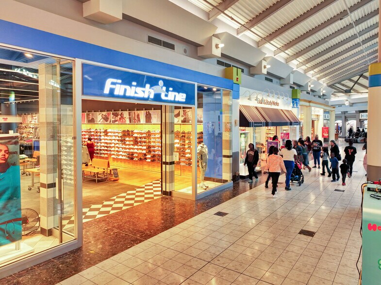 More Photos Of 2922-2950 Watson Blvd, Centerville Unknown For Lease