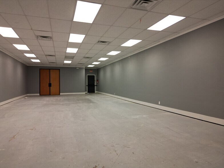 More Photos Of 3501-3539 NW Loop 820, Fort Worth Showroom For Lease