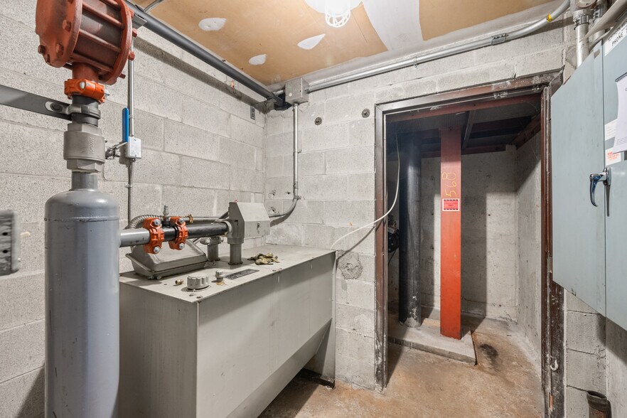 More Photos Of 93 Sixth St, New Westminster Office For Sale