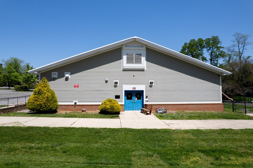 More Photos Of 601 Catoctin Cir NE, Leesburg Specialty For Lease
