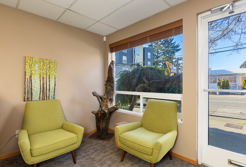 More Photos Of 8804 Roosevelt Way NE, Seattle Office For Sale