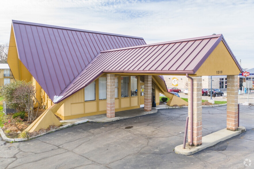 More Photos Of 1300 Youngstown Warren Rd, Niles Hotel For Sale