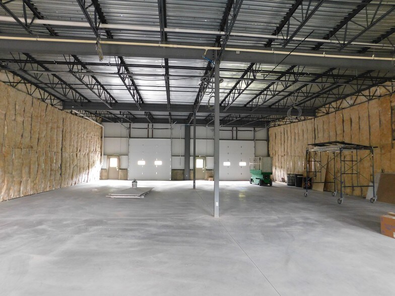 More Photos Of 4 Candy Ln, Hudson Warehouse For Lease