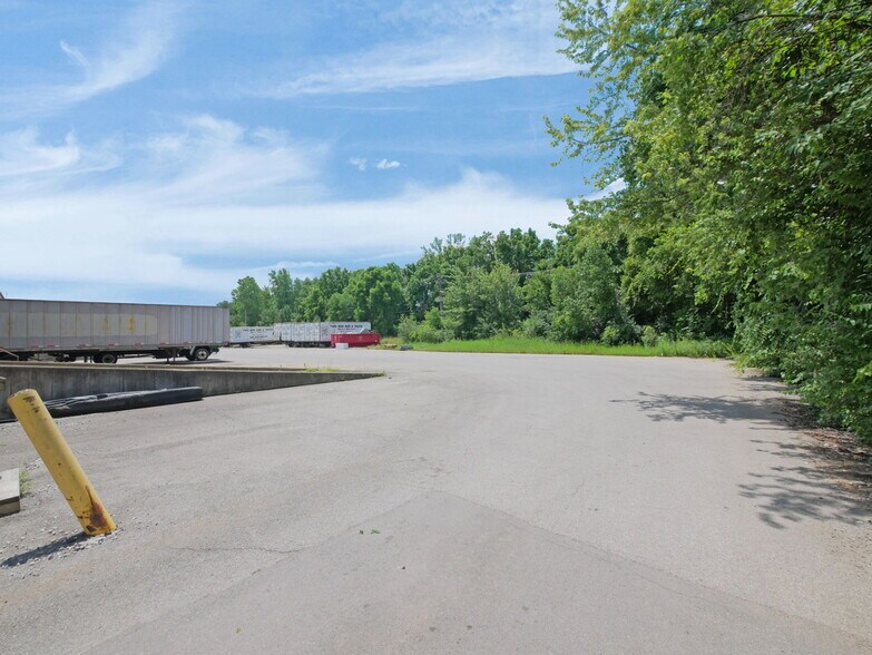 More Photos Of 5075-5095 Westerville Rd, Columbus Warehouse For Lease