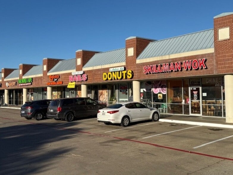 More Photos Of 565 W Oates Rd, Garland Freestanding For Sale