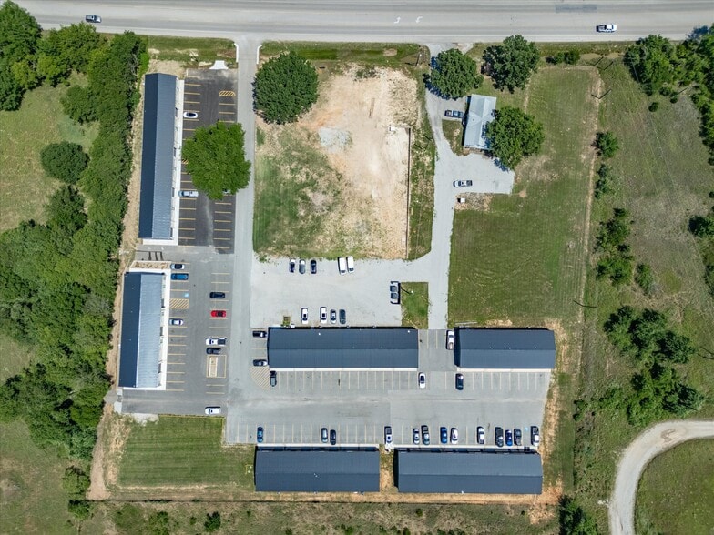 More Photos Of 200-225 West Side Dr, Decatur Light Distribution For Lease