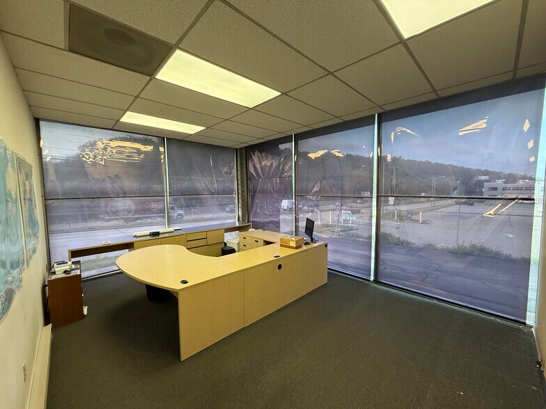 More Photos Of 750 Trumbull Dr, Pittsburgh Warehouse For Lease