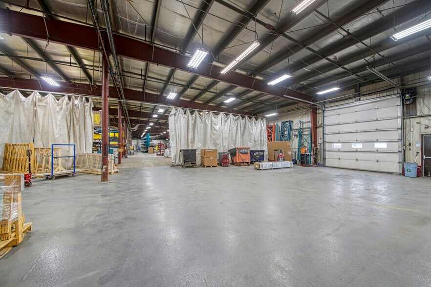 More Photos Of 1265-1325 Rue Industrielle, La Prairie Warehouse For Lease