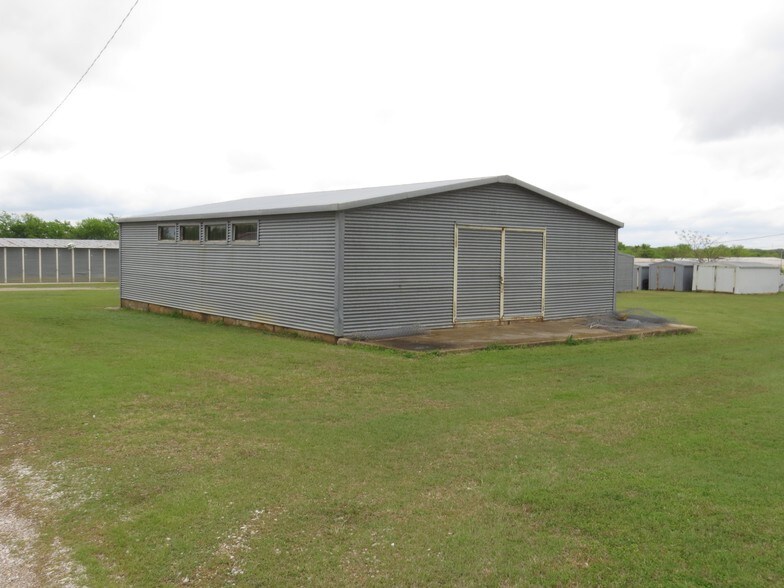 More Photos Of 3336 S Commerce St, Ardmore Self Storage For Sale