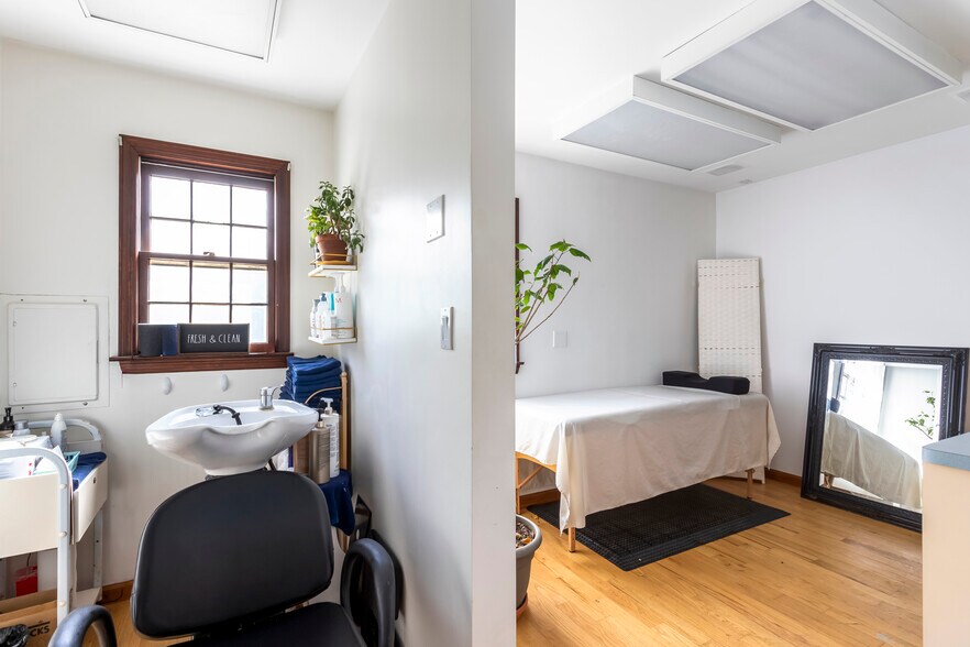 More Photos Of 25 West Neck Rd, Shelter Island Freestanding For Sale