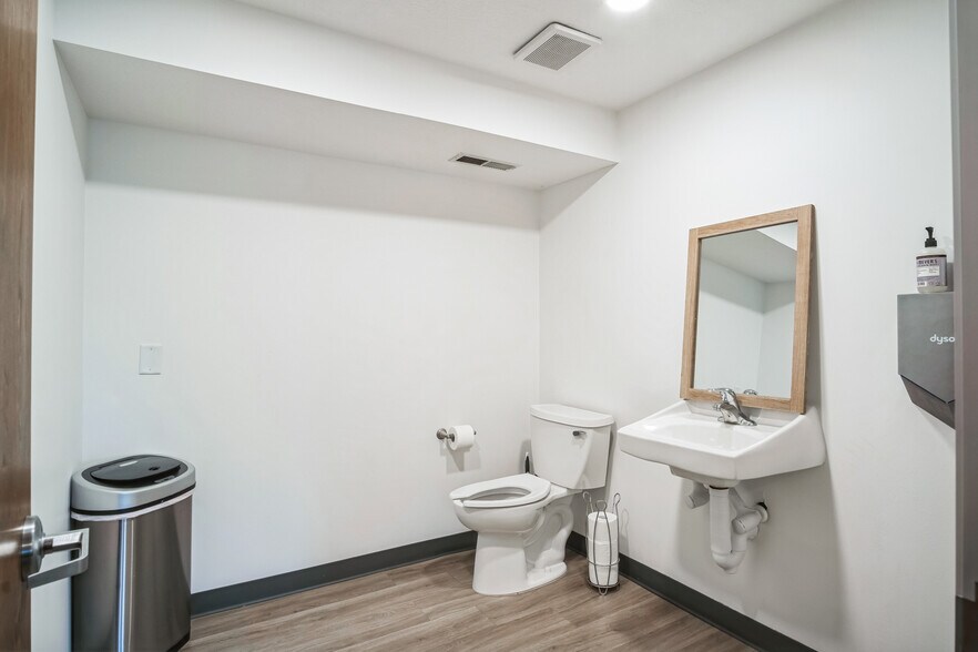 More Photos Of 940 N 400 E, North Salt Lake Office For Sale