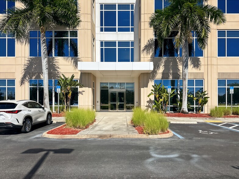 More Photos Of 9160 Forum Corporate Pky, Fort Myers Coworking Space