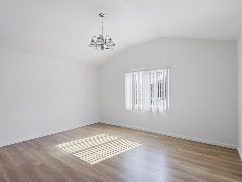 More Photos Of 1168 Justin Ave, Glendale Apartments For Sale
