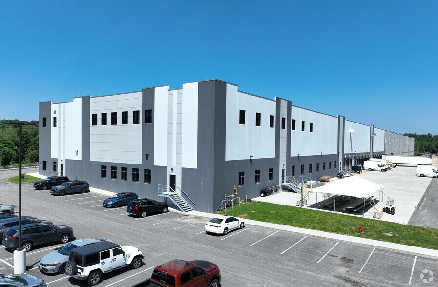 Primary Photo Of 7 Crow's Nest Circle Dr, Merrimack Warehouse For Lease