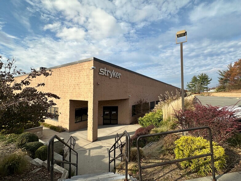 More Photos Of 59 Route 17 S, Allendale Flex For Lease