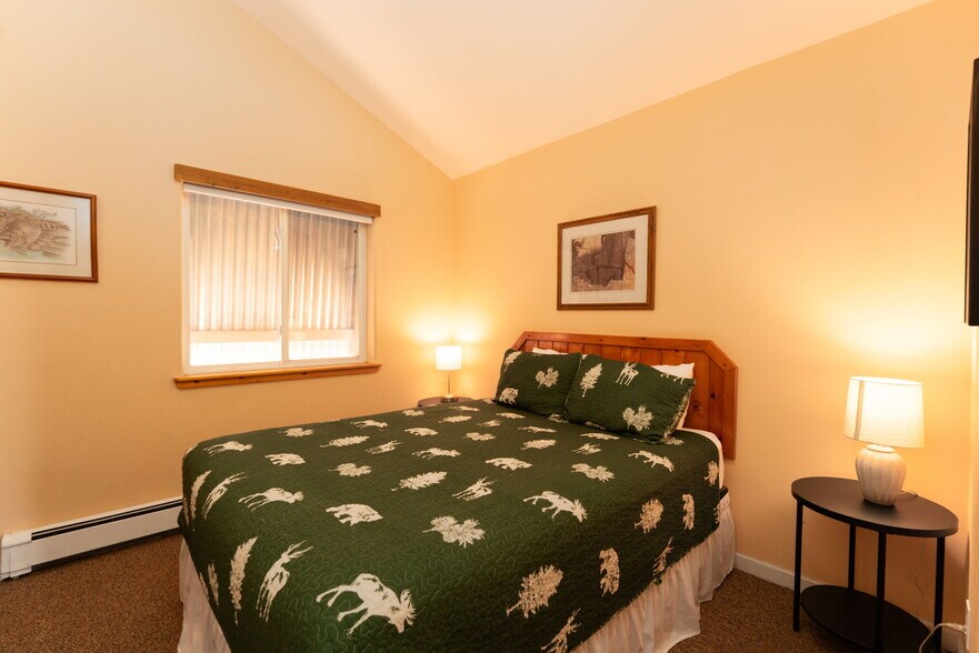 More Photos Of 1624 E Main St, Montrose Hotel For Sale