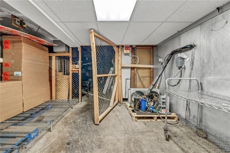 More Photos Of 3019 Pine Ave, Niagara Falls Restaurant For Sale