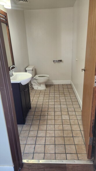 More Photos Of 380 W 7200 S, Midvale Hotel For Lease