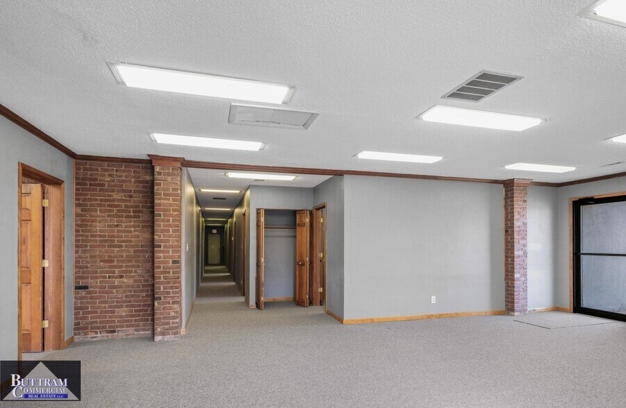 More Photos Of 1801 N Osage Blvd, Nevada Specialty For Sale