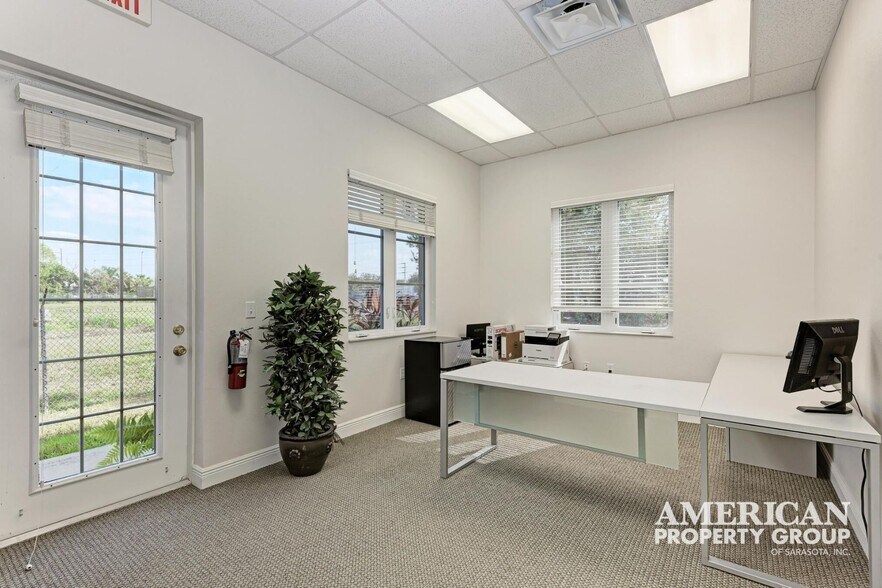 More Photos Of 5279-5283 Office Park Blvd, Bradenton Office For Sale