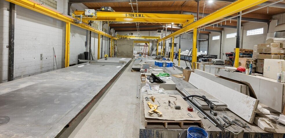 More Photos Of 461 Athabasca St E, Moose Jaw Warehouse For Lease