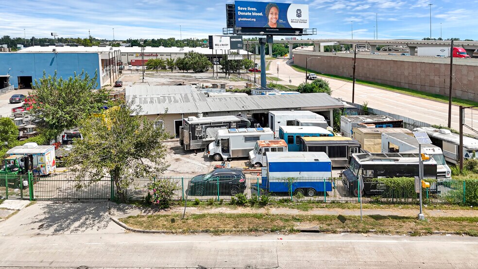 More Photos Of 3803 Eastex Fwy, Houston General Retail For Sale