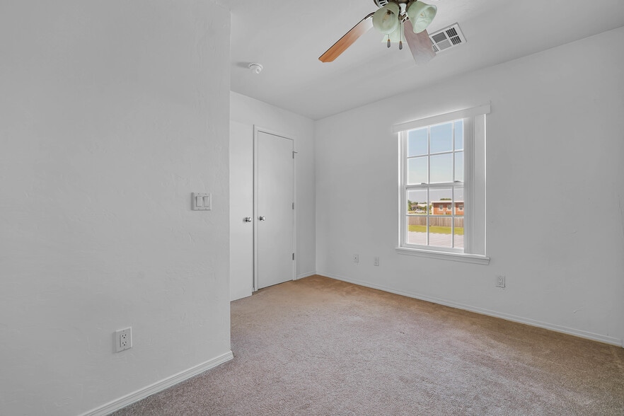 More Photos Of 1501 Wade St, Sayre Apartments For Sale