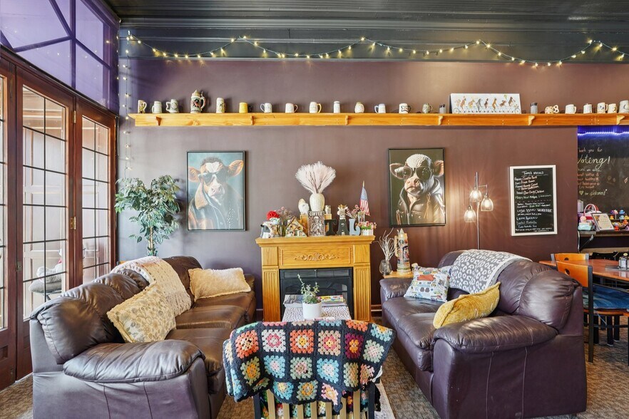 More Photos Of 122-124 N Main St, Jefferson Storefront Retail Residential For Sale