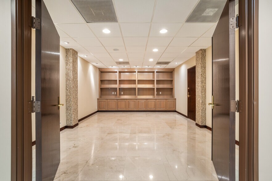 More Photos Of 120 S Doheny Dr, Beverly Hills Office For Lease
