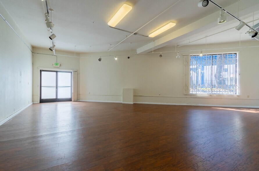 More Photos Of 590 10th St, San Francisco Showroom For Lease