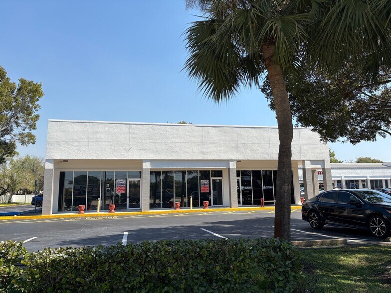 More Photos Of 7118-7170 N Nob Hill Rd, Tamarac General Retail For Lease