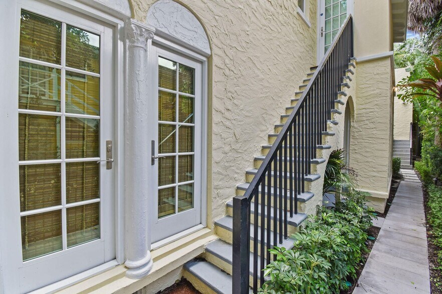 More Photos Of 212 Oleander Ave, Palm Beach Apartments For Sale