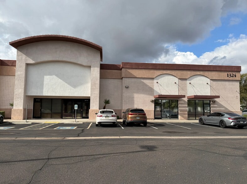 More Photos Of 1324 N Farrell Ct, Gilbert Warehouse For Sale