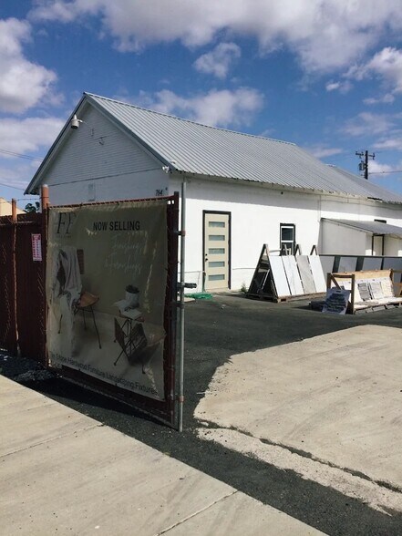 More Photos Of 764 E California St, Ontario Warehouse For Lease